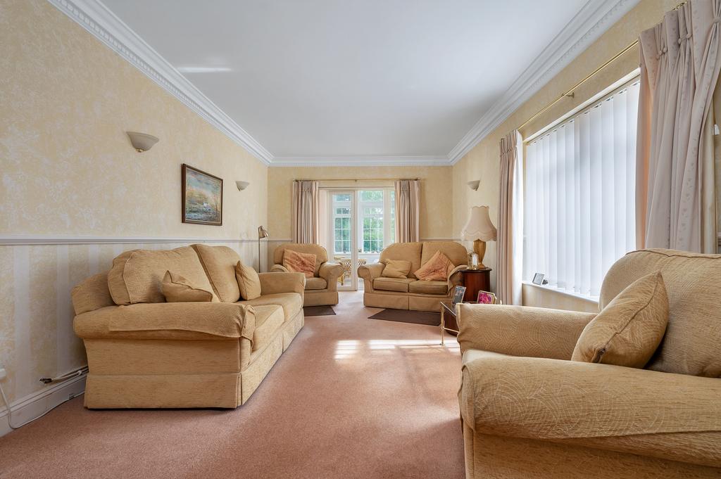 Queens Walk, Stamford, PE9 3 bed detached bungalow for sale £550,000