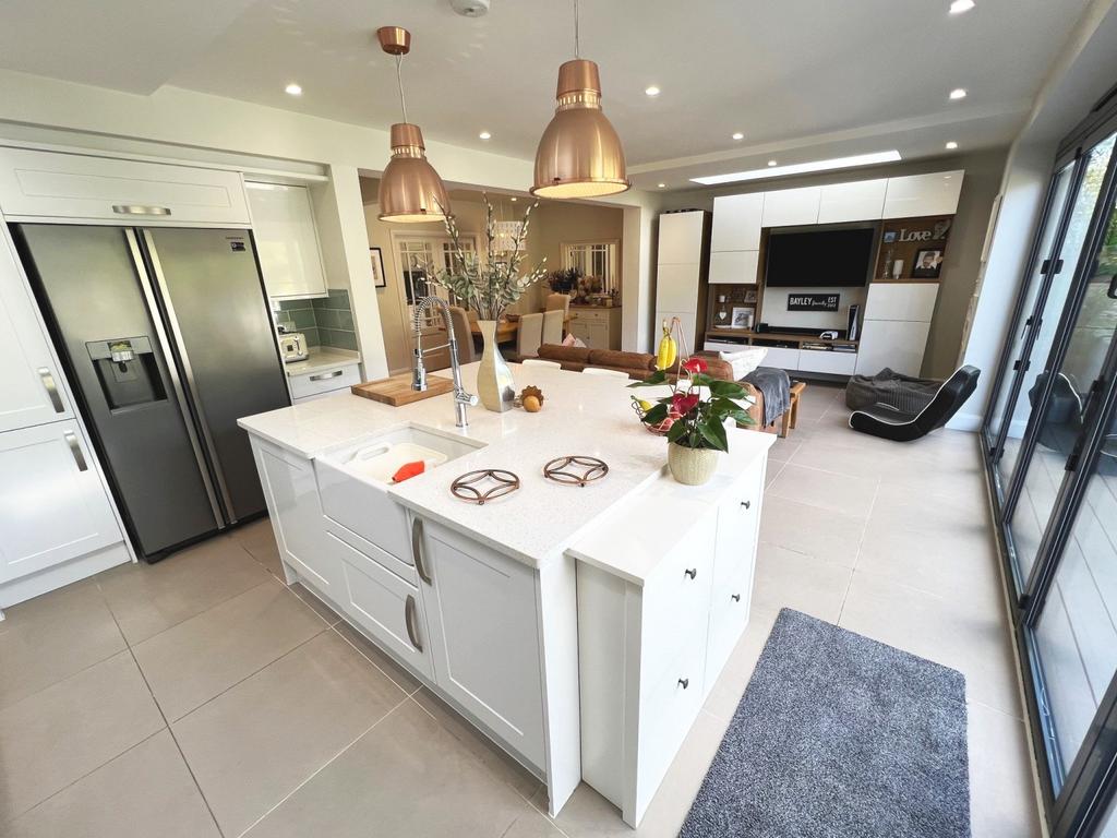 Rusham Park Avenue, Egham, Surrey, TW20 3 bed detached house for sale