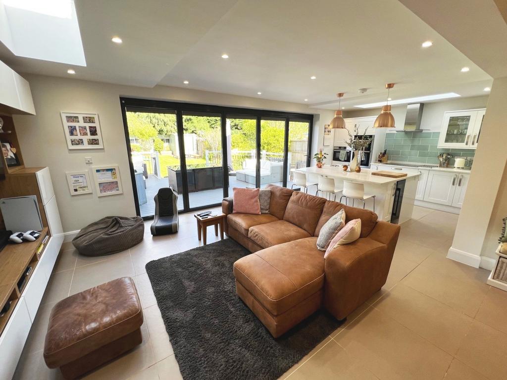 Rusham Park Avenue, Egham, Surrey, TW20 3 bed detached house for sale