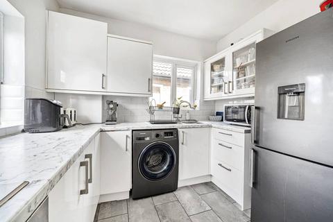 Flat 7, Kenilworth Court Heathcote Grove, London, E4 6RX