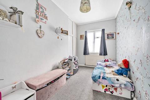 Flat 7, Kenilworth Court Heathcote Grove, London, E4 6RX