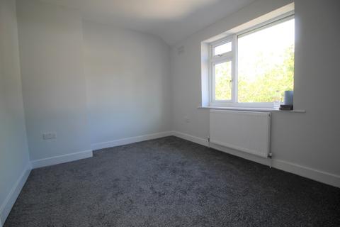 3 bedroom semi-detached house to rent, Oakfield Avenue, Droylsden, Manchester, Greater Manchester, M43