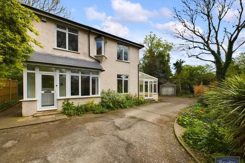 4 bedroom detached house to rent, Standard Road, Bexleyheath, Kent `