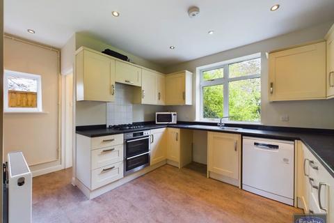 4 bedroom detached house to rent, Standard Road, Bexleyheath, Kent `