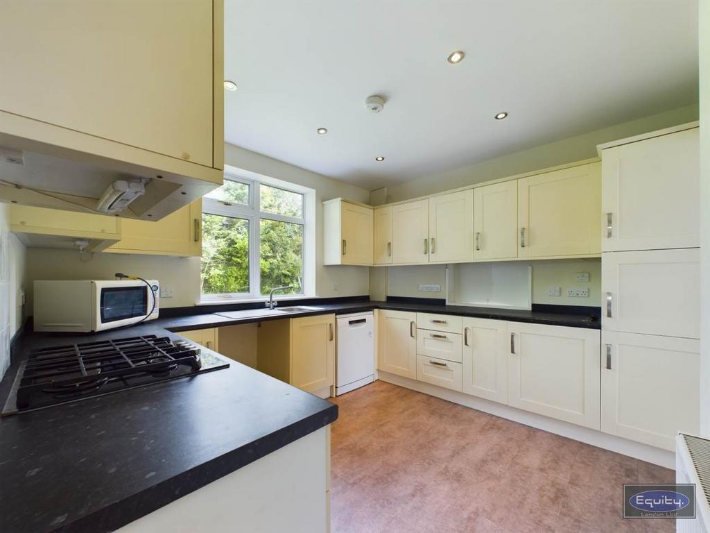 Kitchen (2)