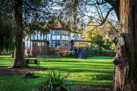 6 bedroom detached house for sale, Butlers Dene Road, Woldingham, Caterham, Surrey, CR3