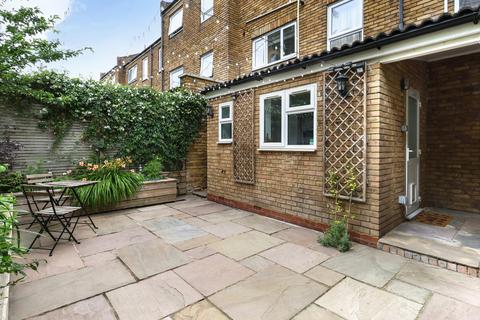 3 bedroom terraced house to rent, Rochelle Close, London, SW11