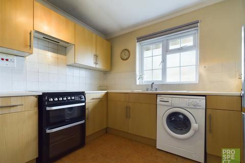 2 bedroom maisonette to rent, Avondale, Maidenhead, Berkshire, SL6