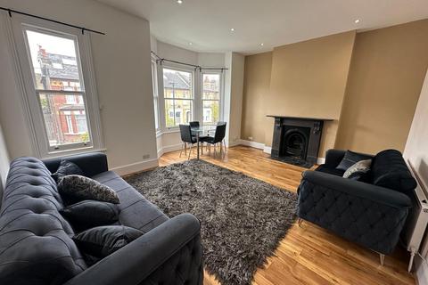 3 bedroom flat share to rent, Selsdon Road, London, SE27