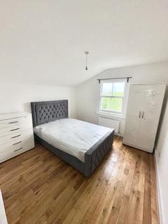 3 bedroom flat to rent, Selsdon Road, London, SE27