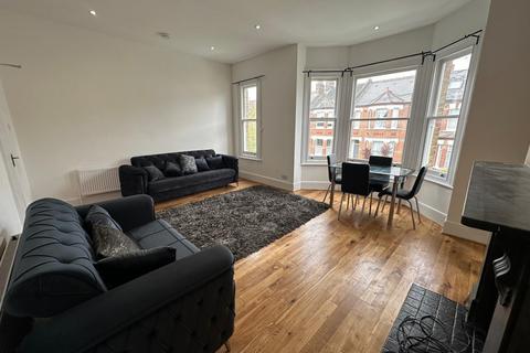 3 bedroom flat share to rent, Selsdon Road, London, SE27