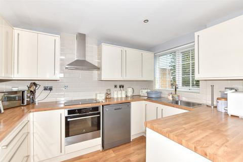 20 Farncombe Way, Whitfield, Dover, CT16 3NT
