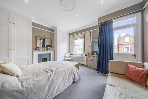 3 bedroom flat for sale, Bovingdon Road, Fulham