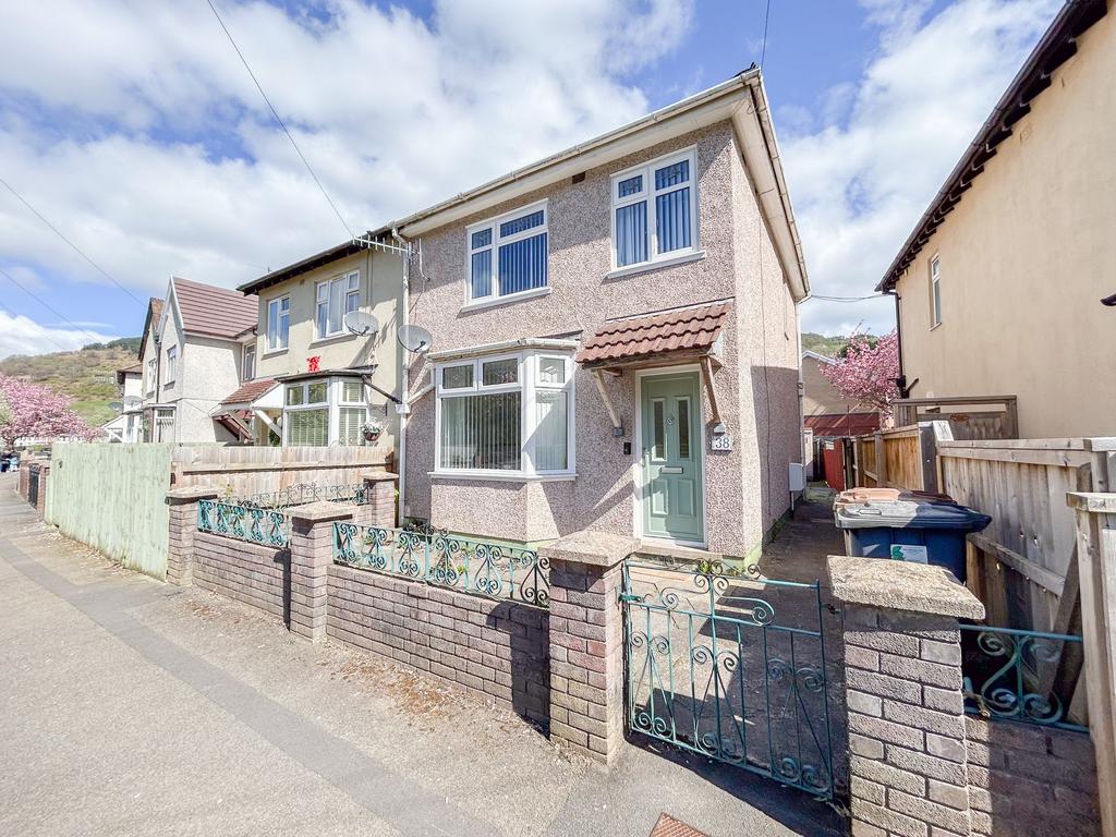 Crescent Road, Risca, NP11 3 bed semidetached house for sale £190,000