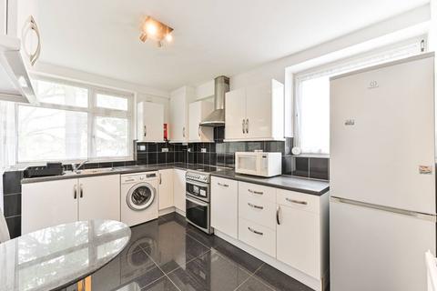 3 bedroom flat to rent, Scrutton Close, Balham, London, SW12