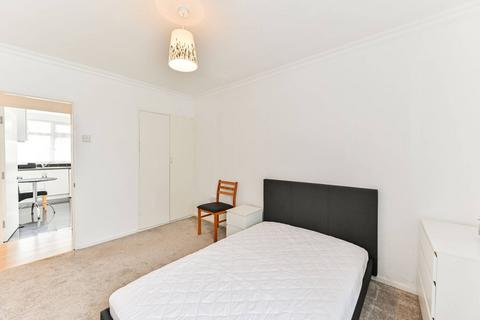 3 bedroom flat to rent, Scrutton Close, Balham, London, SW12