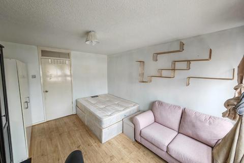 1 bedroom in a house share to rent, London E12