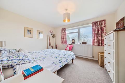 2 bedroom apartment for sale, Jolive Court, Rosetrees, Guildford, Surrey, GU1