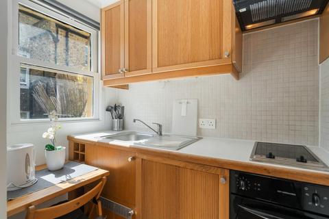 Studio to rent, Fairholme Road, West Kensington, London, W14