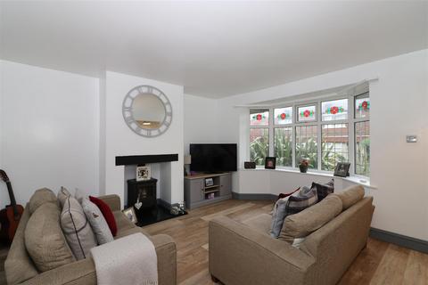 2 bedroom end of terrace house to rent, Featherbank Terrace, Horsforth, Leeds, LS18