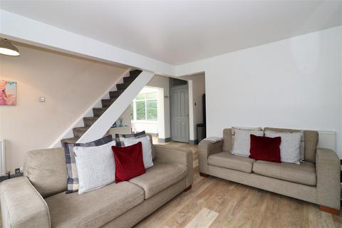2 bedroom end of terrace house to rent, Featherbank Terrace, Horsforth, Leeds, LS18