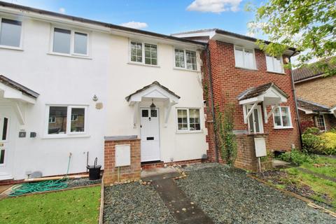 2 bedroom terraced house to rent, Chive Court, Farnborough GU14
