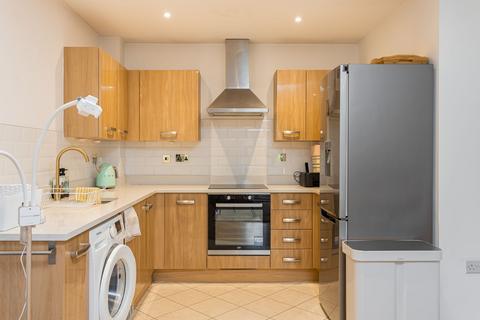 2 bedroom flat to rent, Maidenbower, Crawley RH10