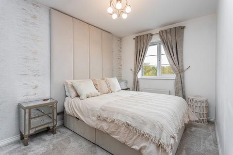 2 bedroom flat to rent, Maidenbower, Crawley RH10