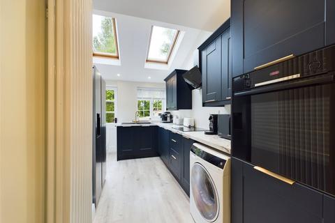 1 Cleevemount Close, Cheltenham, GL52 3HW