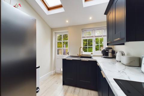1 Cleevemount Close, Cheltenham, GL52 3HW
