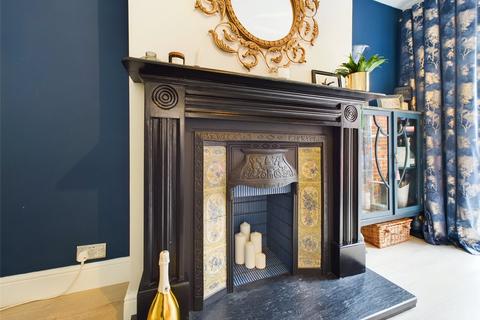 1 Cleevemount Close, Cheltenham, GL52 3HW