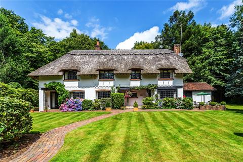 4 bedroom detached house for sale, Guildford Road, Clemsfold, Horsham, West Sussex, RH12