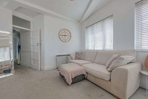 1 bedroom flat for sale, Rectory Grove, Leigh-on-sea, SS9