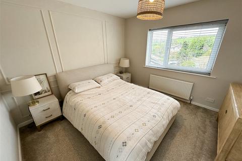37 Oaklands Park, Buckfastleigh, TQ11 0BW