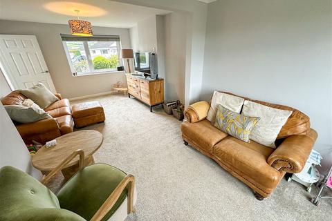 37 Oaklands Park, Buckfastleigh, TQ11 0BW