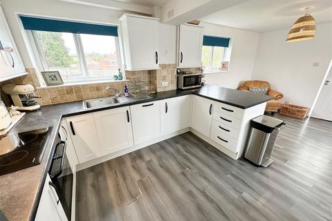 37 Oaklands Park, Buckfastleigh, TQ11 0BW