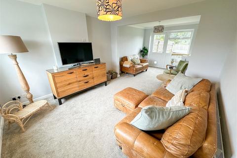 37 Oaklands Park, Buckfastleigh, TQ11 0BW