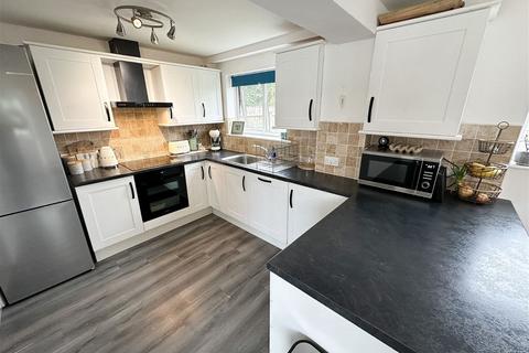 37 Oaklands Park, Buckfastleigh, TQ11 0BW