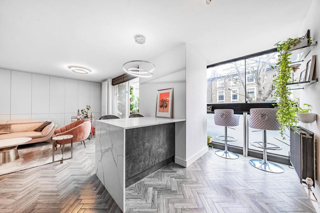 Westbourne Park Road, Bayswater 2 bed flat for sale £800,000