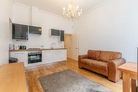 2 bedroom property to rent, 2709L – Causewayside, Edinburgh, EH9 1PH
