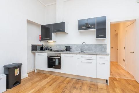 2 bedroom property to rent, 2709L Causewayside, Edinburgh, EH9 1PH