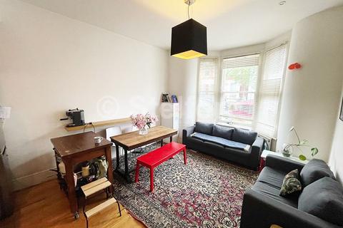 3 bedroom flat to rent, Witherington Road, London N5