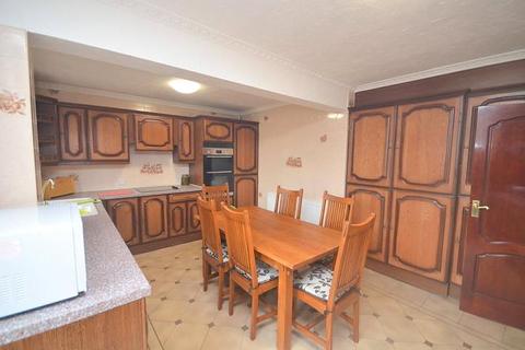 3 bedroom bungalow to rent, Central Drive, Hornchurch, Essex, RM12