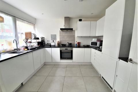 5 bedroom end of terrace house to rent, Luton, LU2