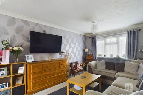 3 bedroom maisonette for sale, Leaberry, Milton Keynes MK13