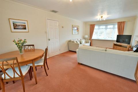 3 bedroom detached house for sale, Wansford Way, Whickham