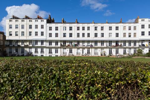 3 bedroom flat for sale, Royal Crescent II, Ramsgate, Kent