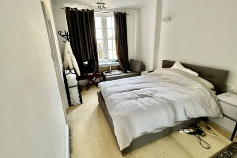 3 bedroom flat to rent, London, NW8 9BT