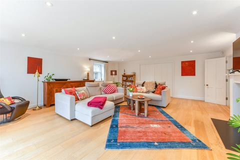 Coach House, Hollandsfield Downs Road, West Stoke, Chichester, PO18 9BP