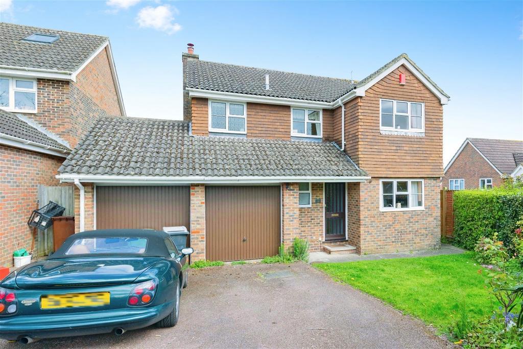 Hazel Grove, Winchester SO22 4 bed detached house for sale £570,000